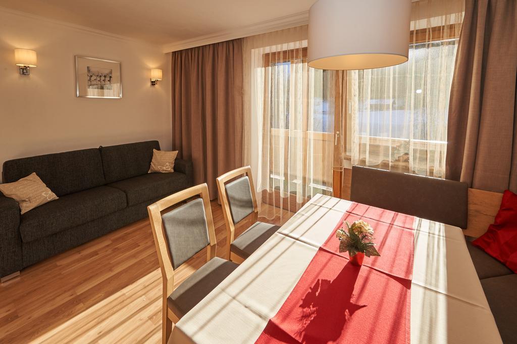 Apartments Neue Post Filzmoos Pokoj fotografie