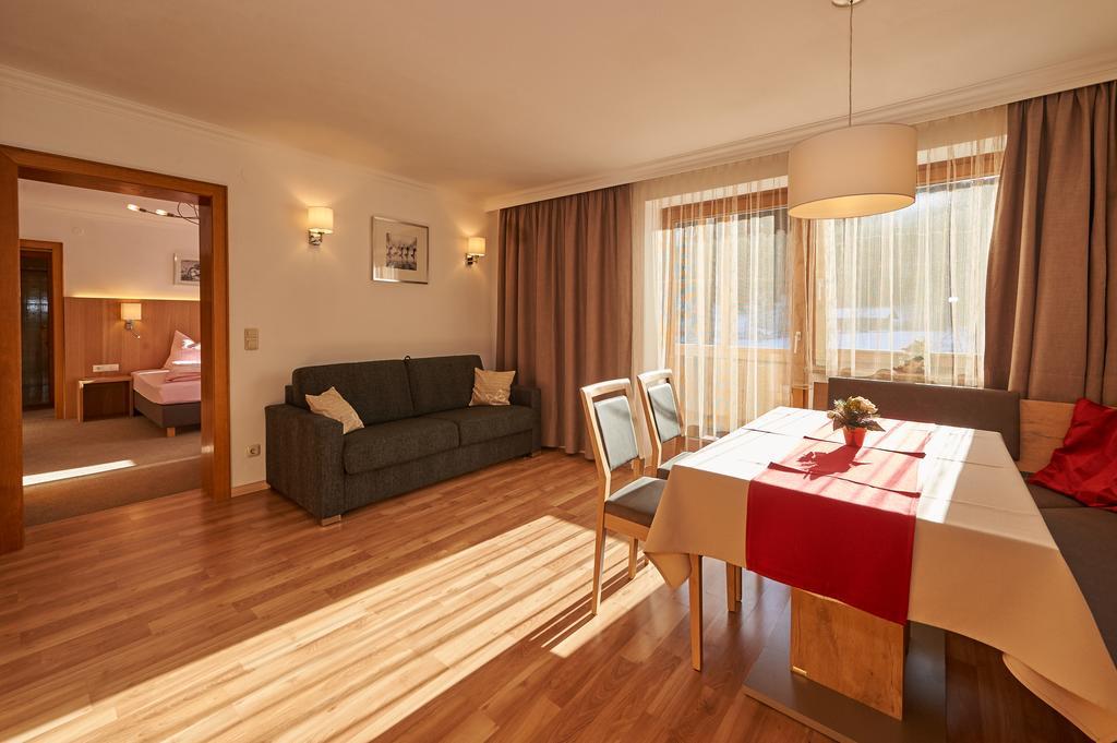 Apartments Neue Post Filzmoos Pokoj fotografie